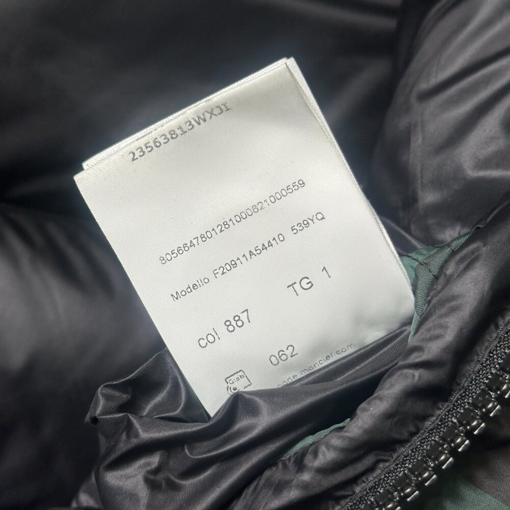 Moncler Aubrac Black & Green Plaid Print Down Jacket Authentic Size 1/Small Mens - Picture 8 of 8